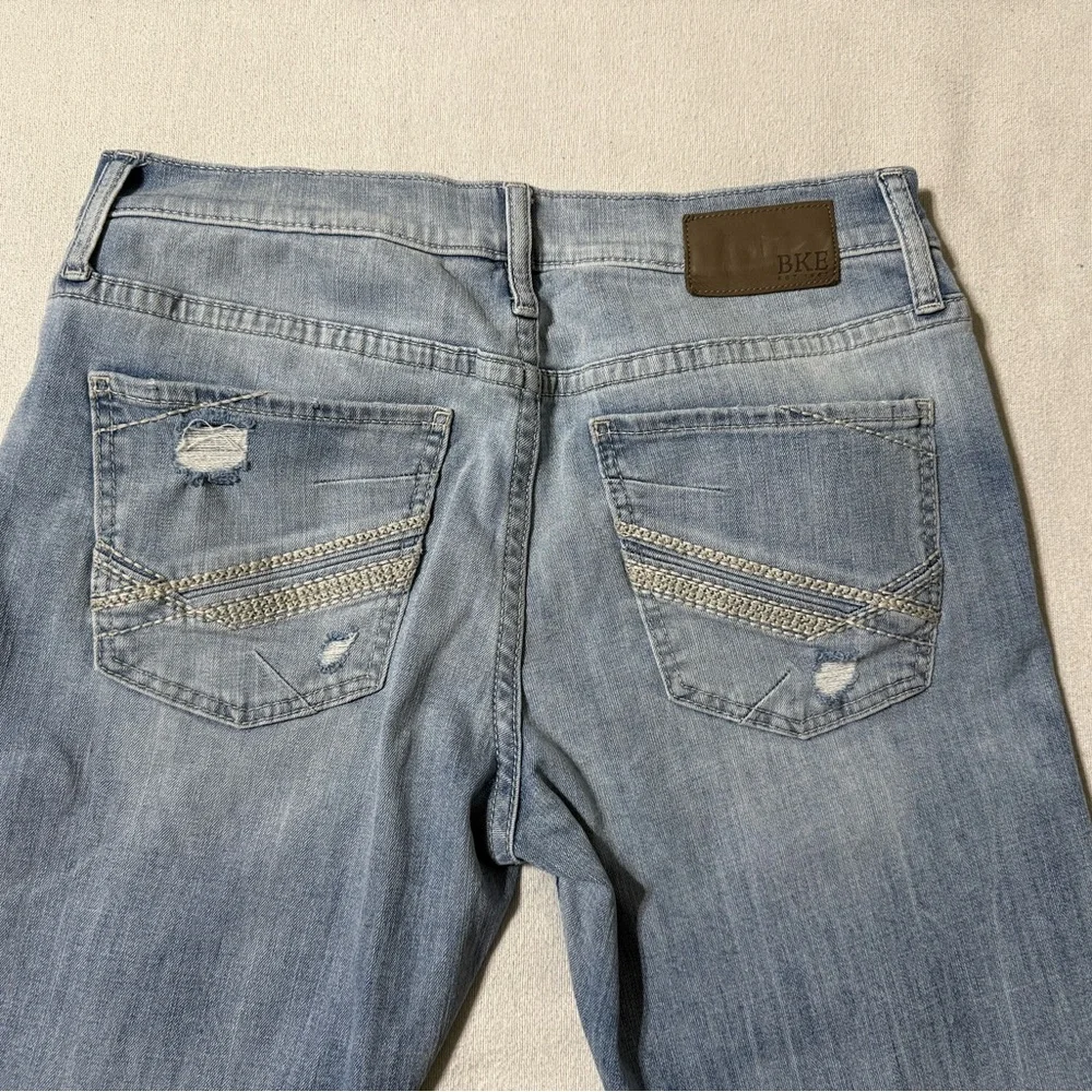 BKE Jeans Mens 33x29 Jake Straight Light Wash Mid‎ Rise Distressed Stretch Denim